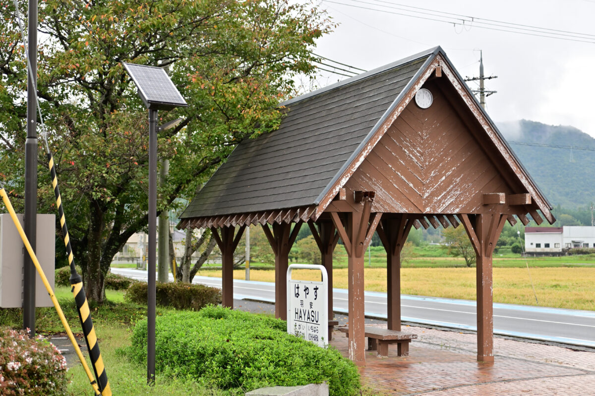 はやす駅跡公園に設置されたソーラー照明灯の画像_その1