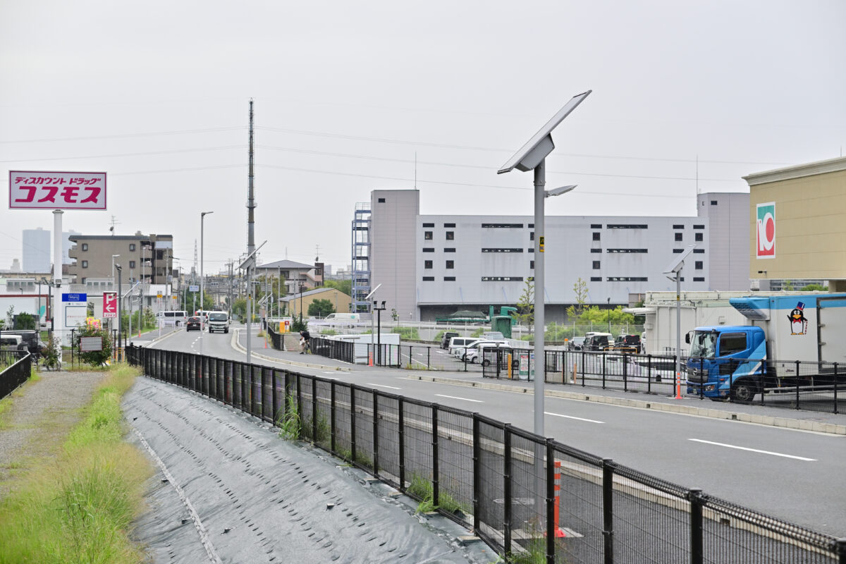 八尾市郡川の避難路に設置したソーラー照明灯(ストークスマート)_サムネイル画像