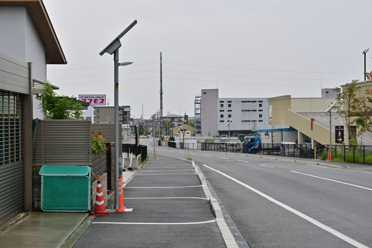 八尾市郡川の避難路に設置したソーラー照明灯(ストークスマート)その2